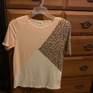 BiBi Colorblock Leopard Print Short Sleeve Top - Peach, White, Taupe